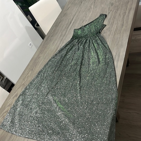 Long sparkling green dress - Picture 7 of 7